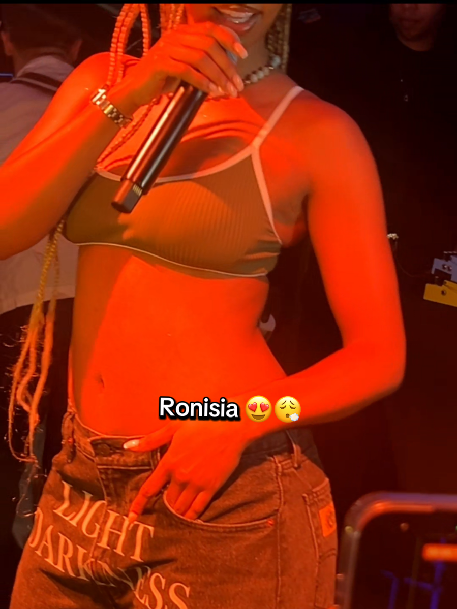 @Love_Ronisia_ᥫ᭡