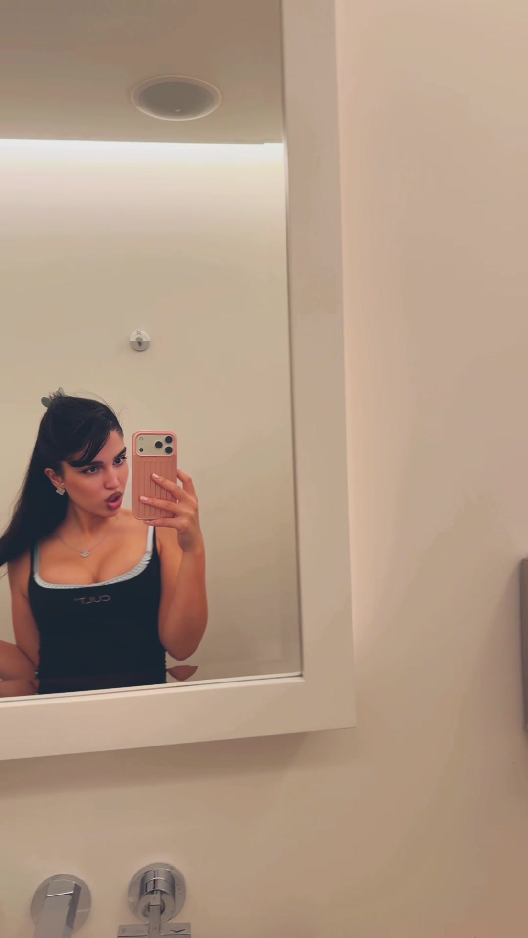 @KRISTALIA 💎