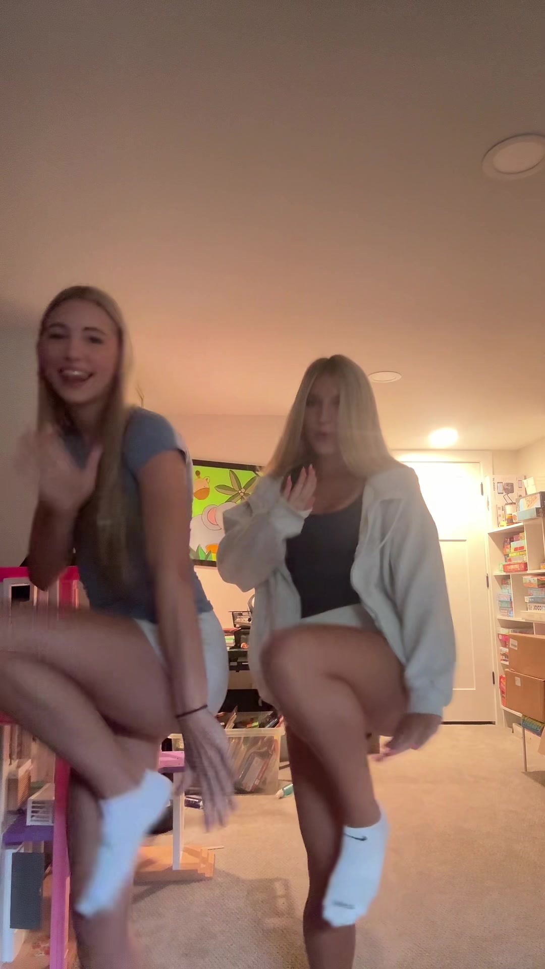 @👯