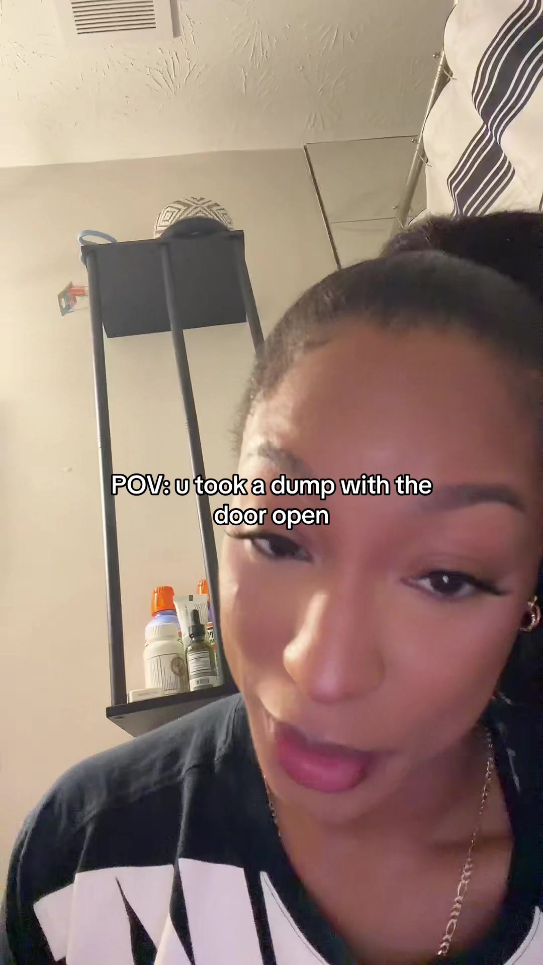 @AshMona