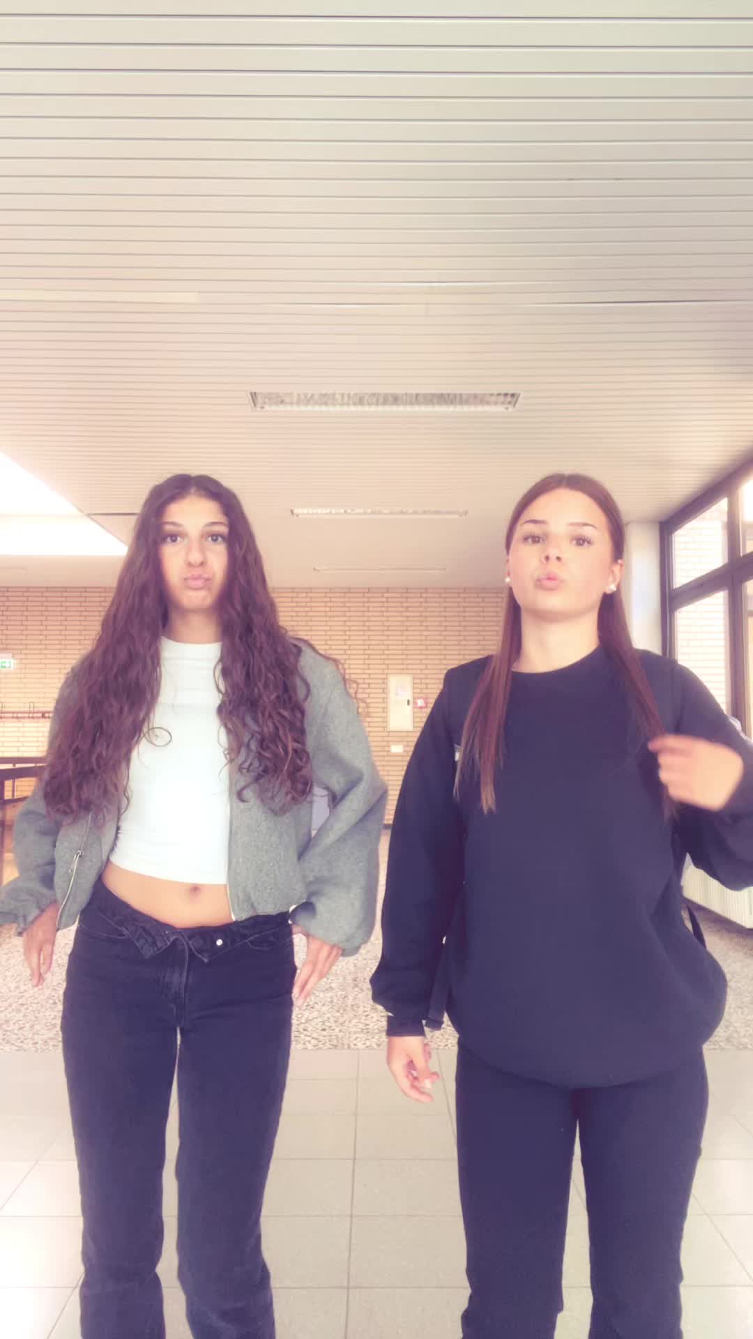 @👯&zwj;♀️