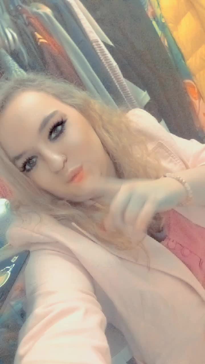 @LucyThiel.
