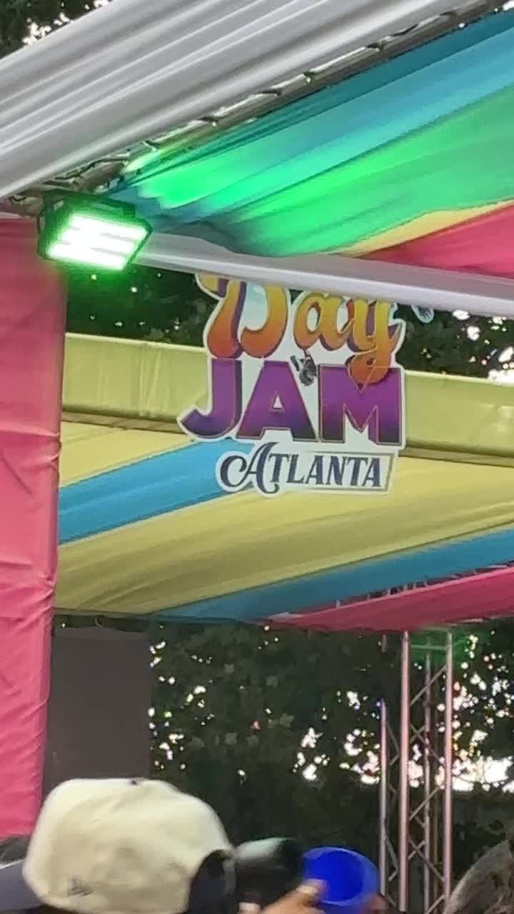@Debz🇻🇮🇻🇬