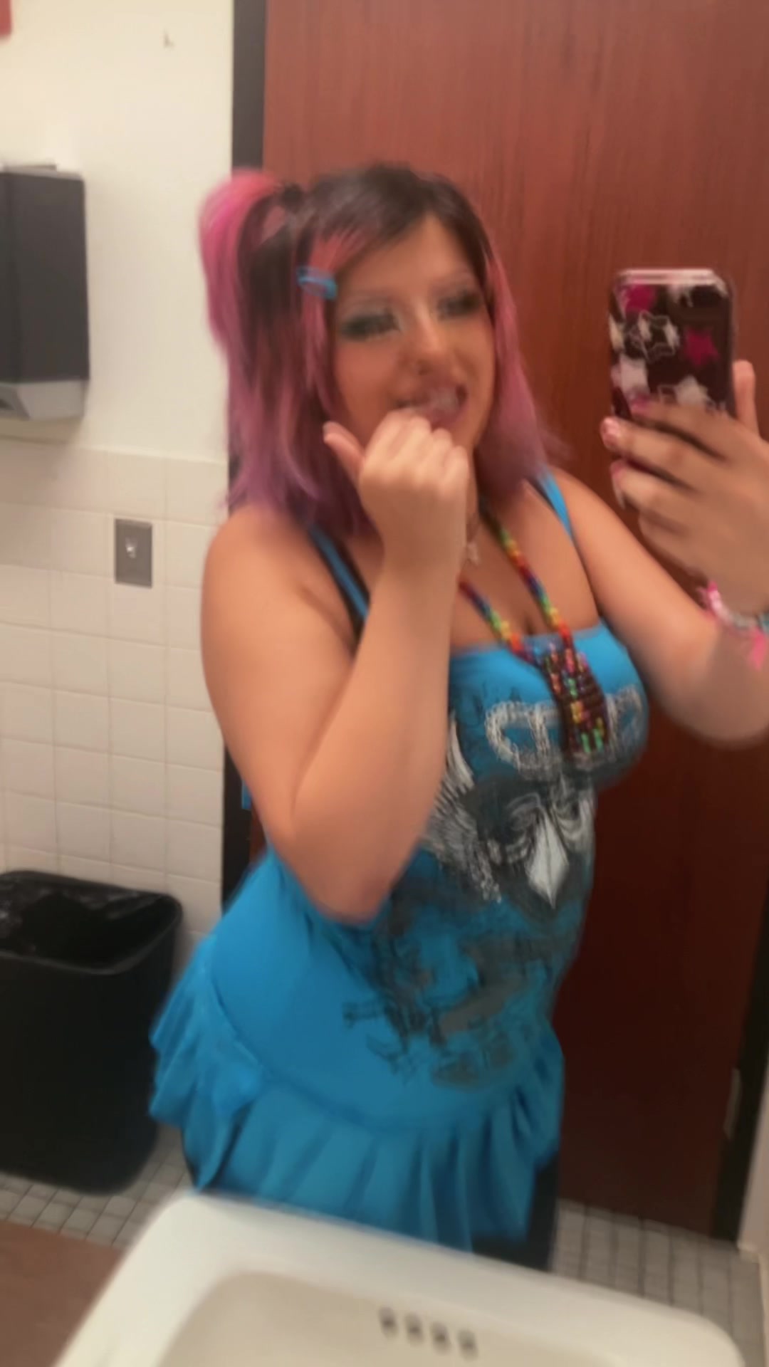 @sellystinka