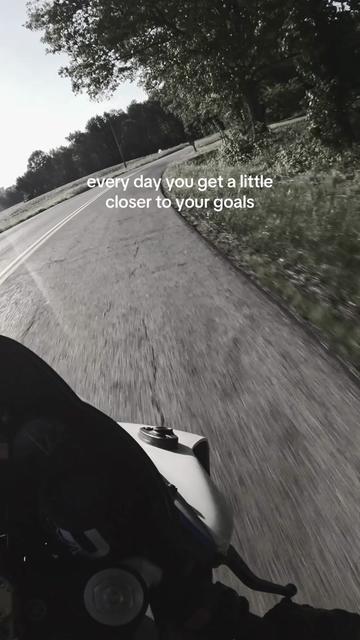 @syLLyMoto