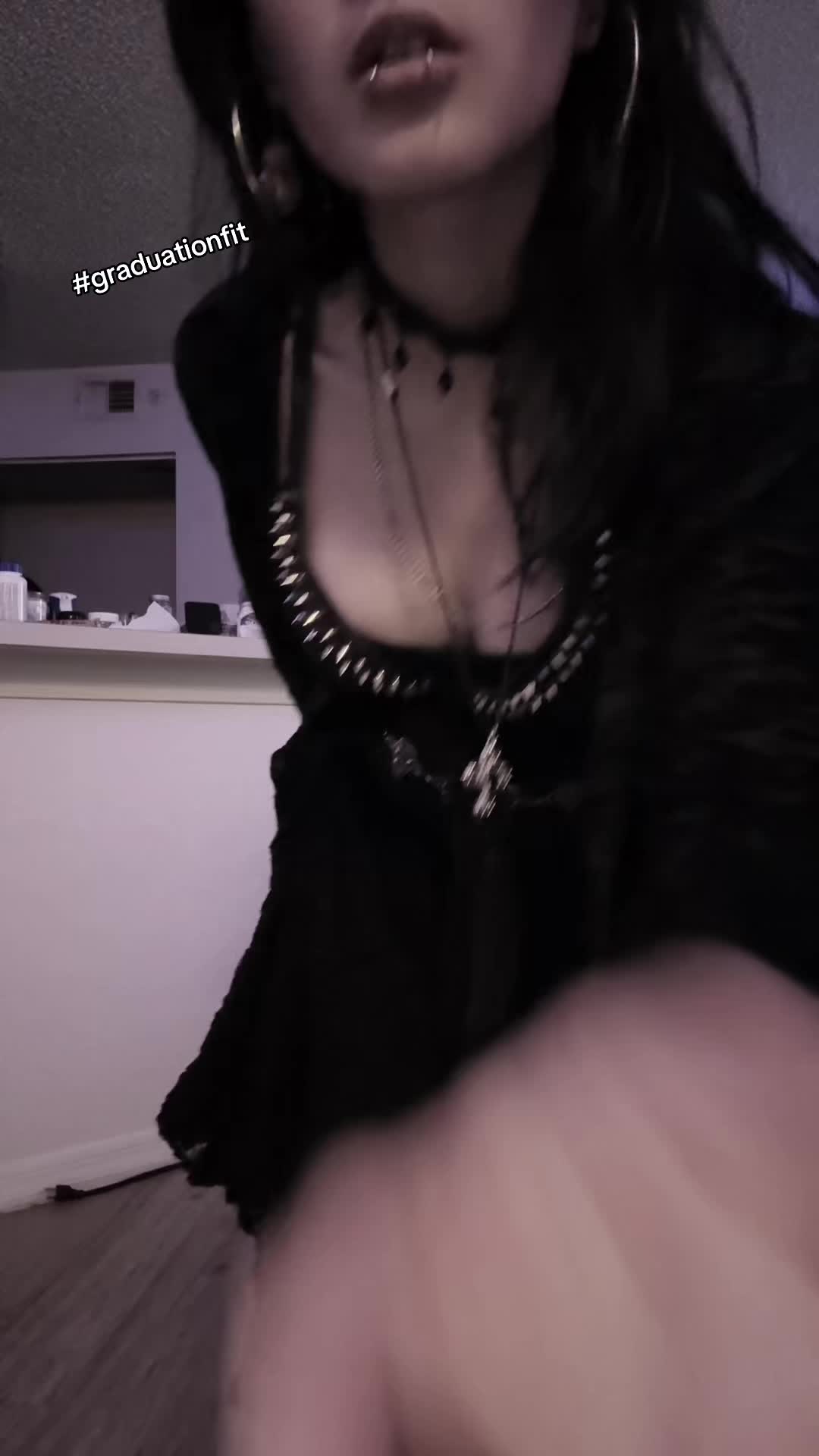 @Ꙭ