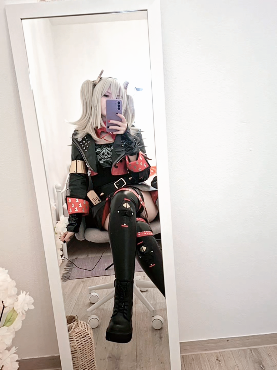@Yυzυ 𑣲⋆。˚