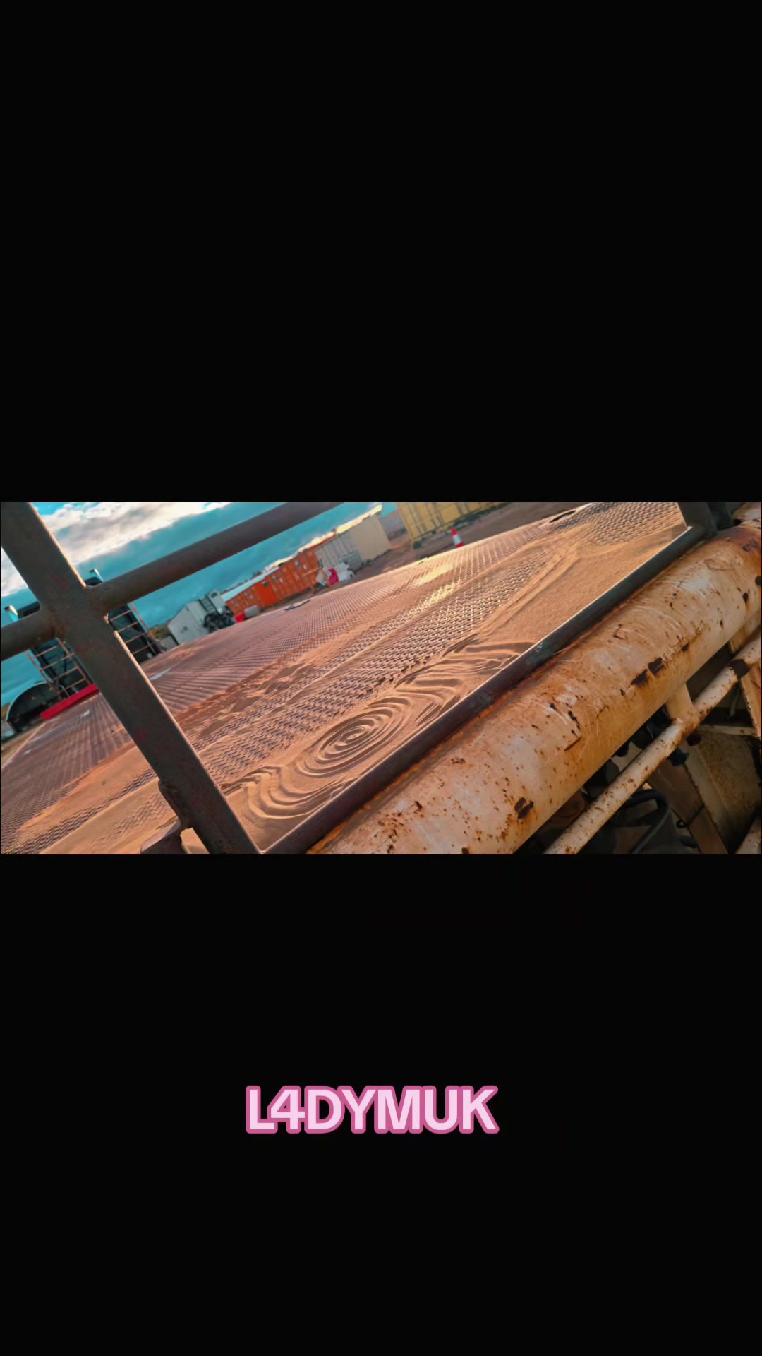 @L4DYMUK