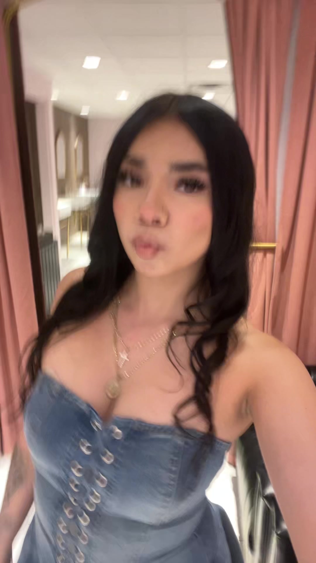@𝐸𝑚𝑖𝑙𝑦