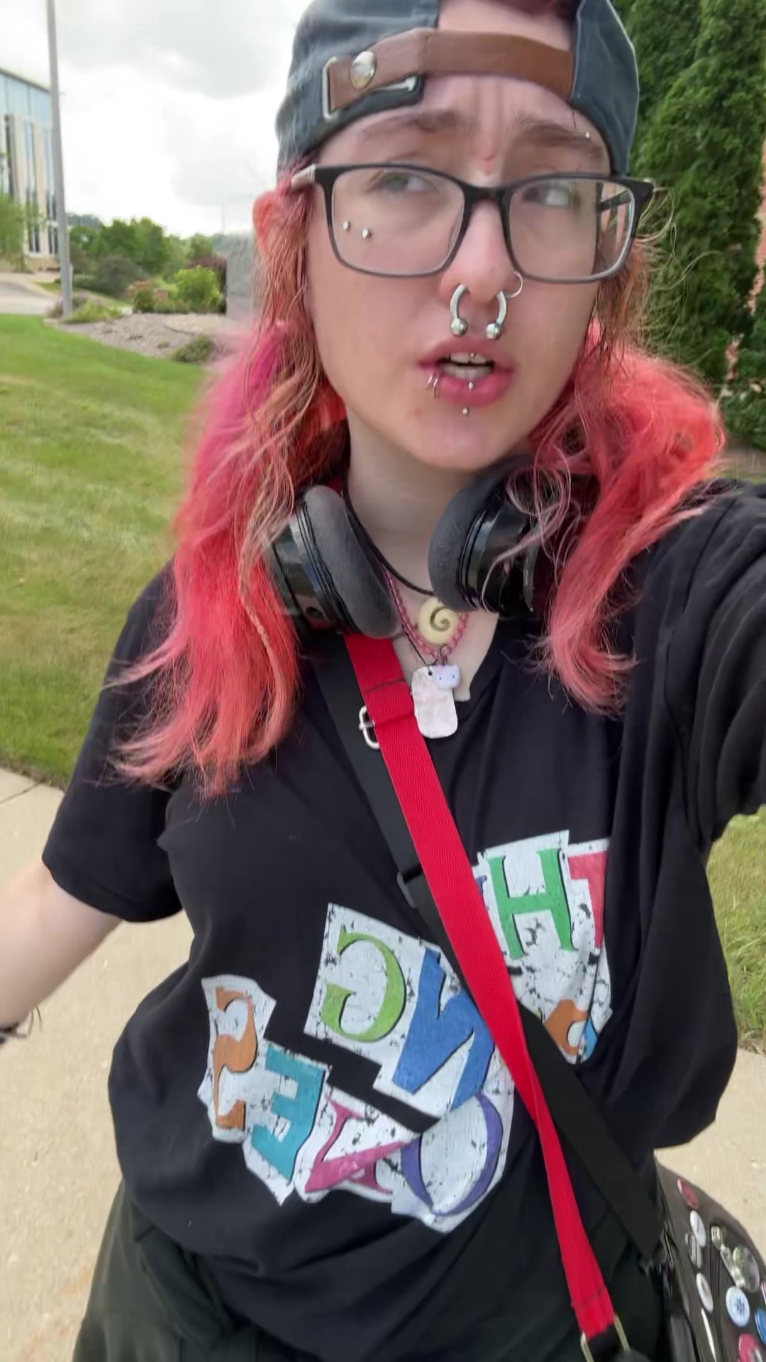@armless.cum.circle