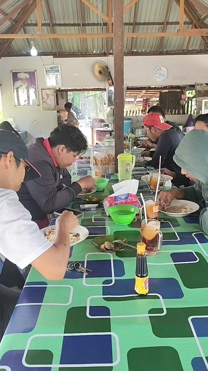 @warung katupat acil ella