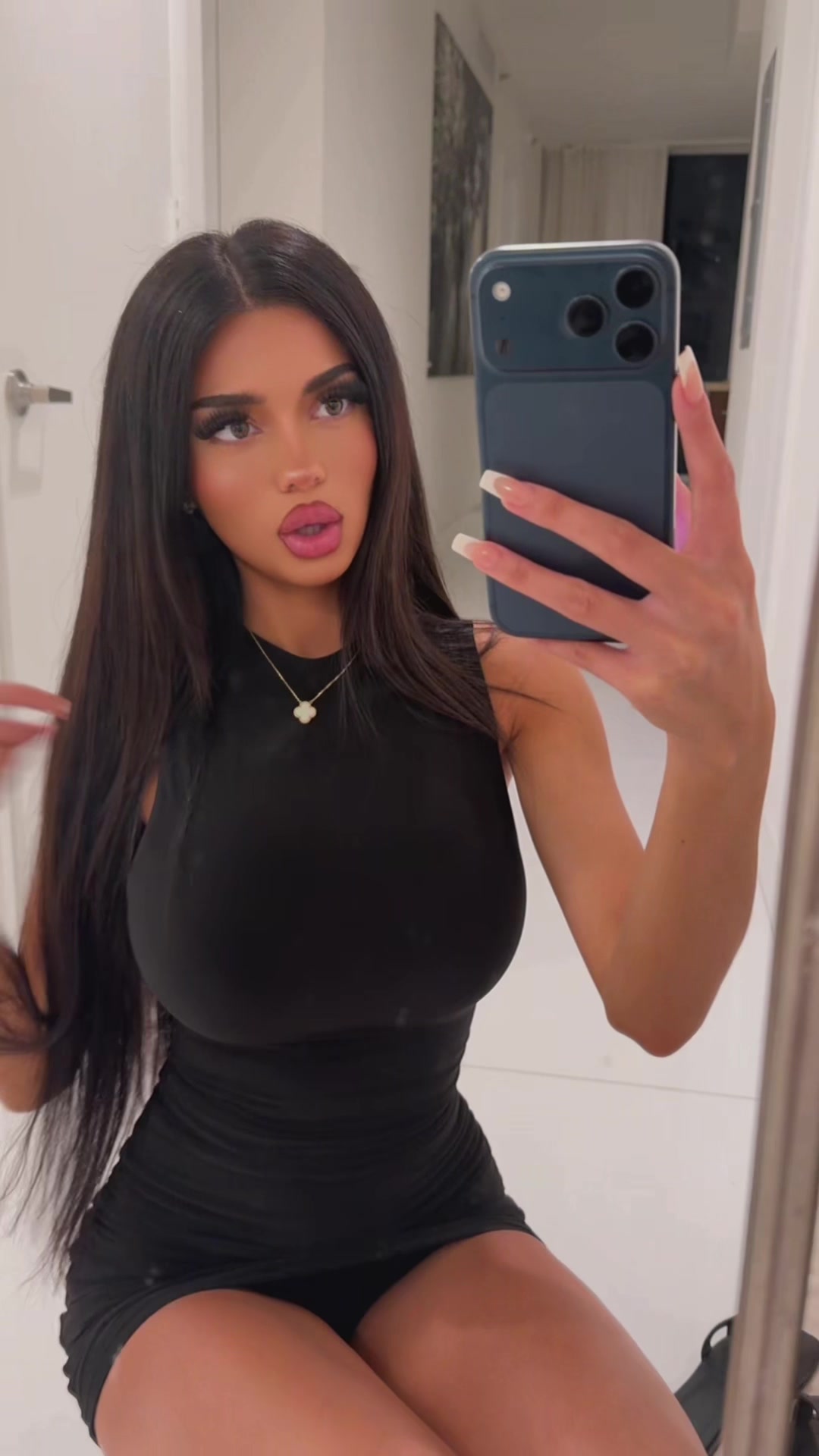 @bellaaservello