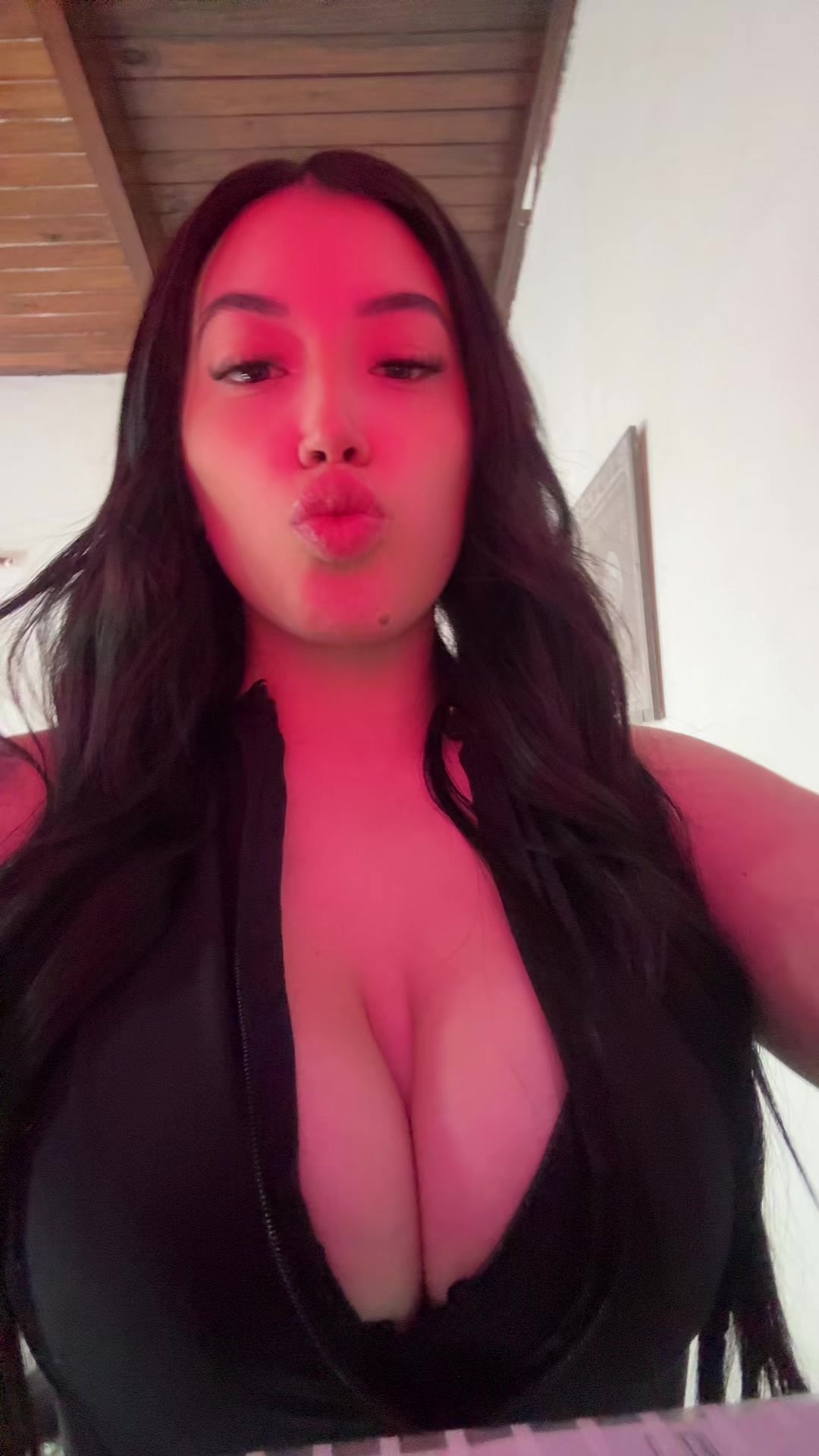 @Ariana_