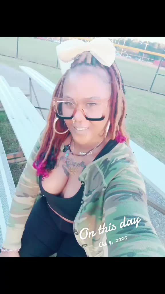 @(THE PRETTY PLUG ) UNEEK