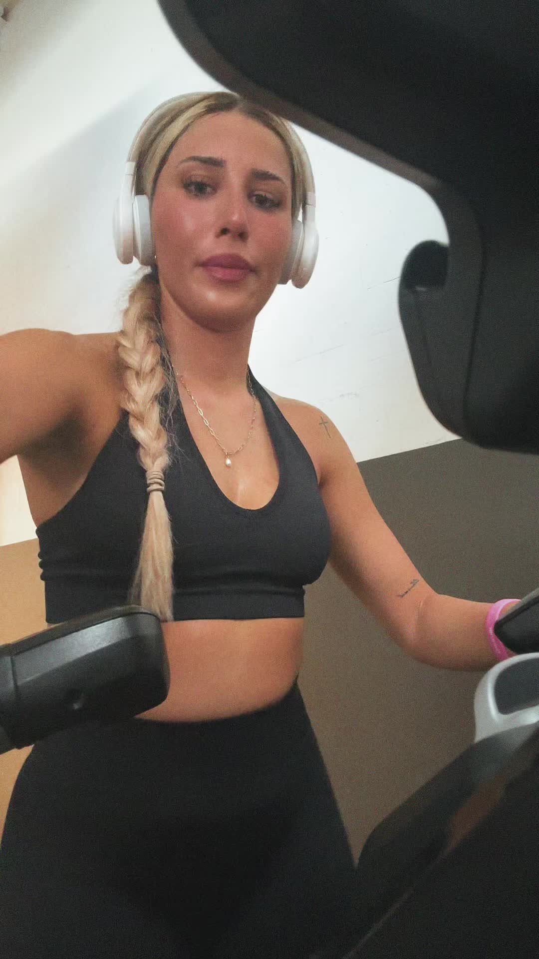 @Elena | Mom of 3