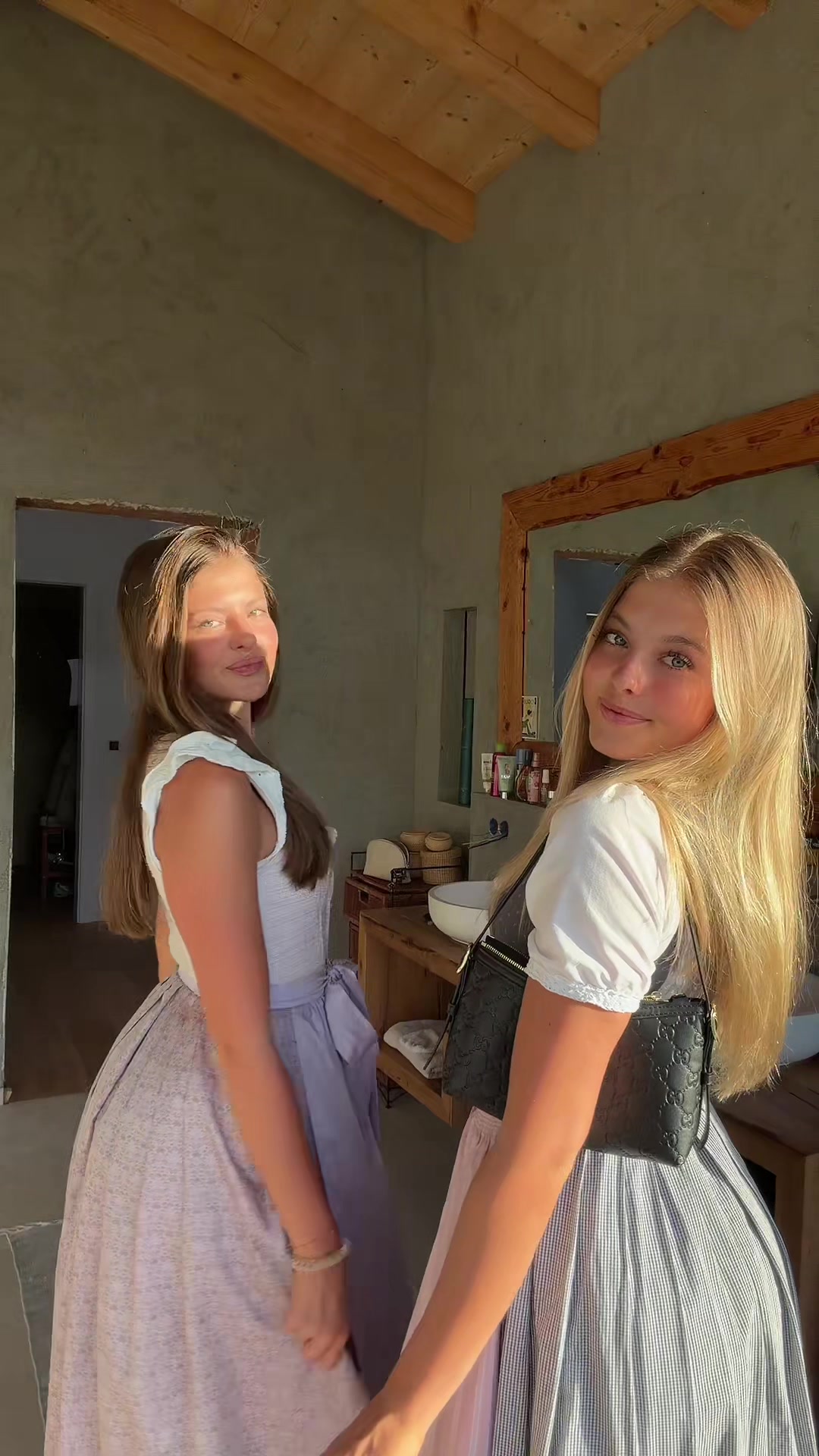 @Lea & Lucie | Die Twins
