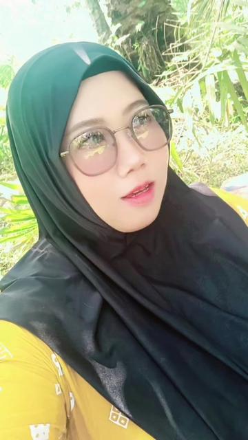 @Velina_