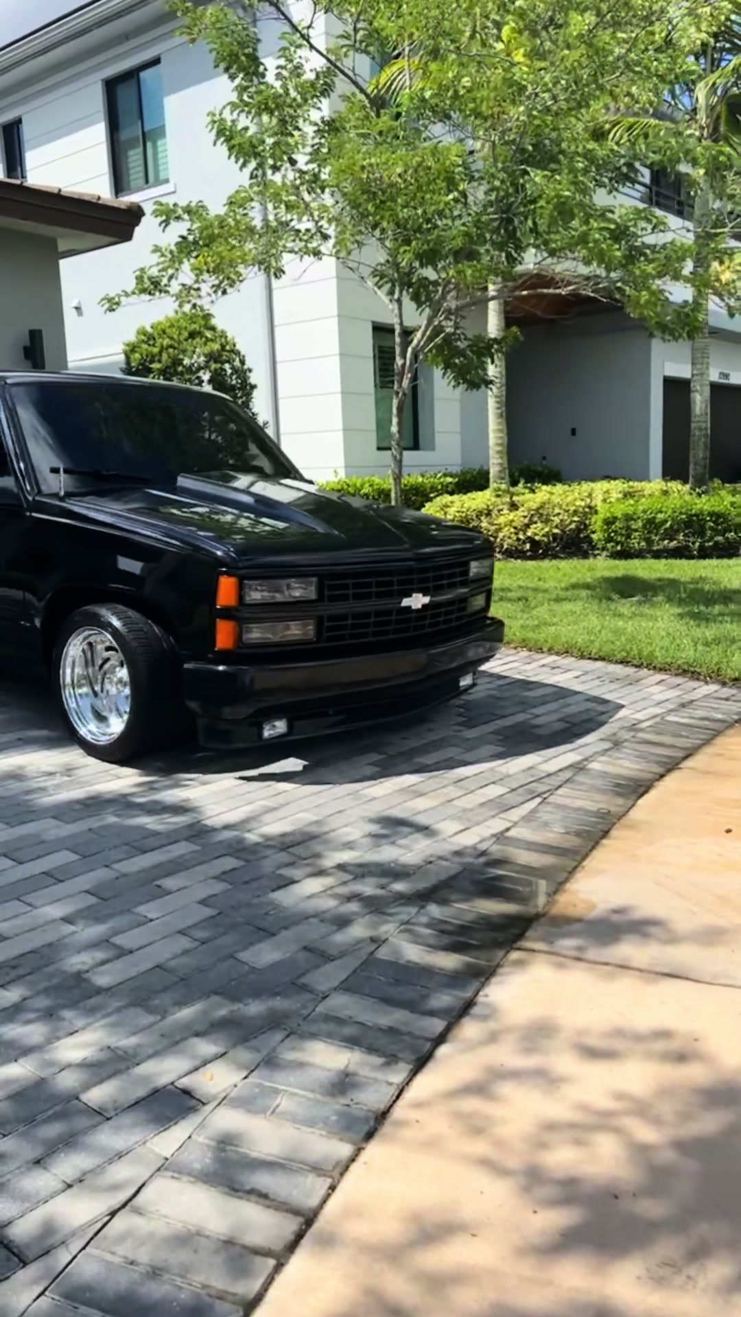 @officialjohnnyz