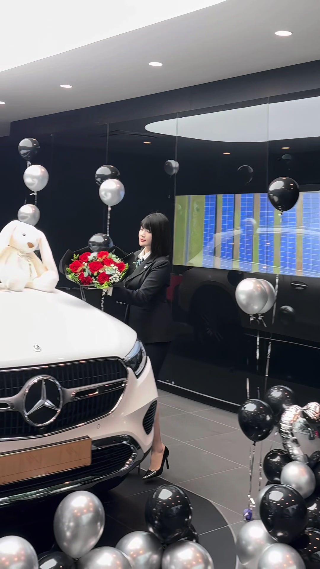 @Tường Liên Mercedes