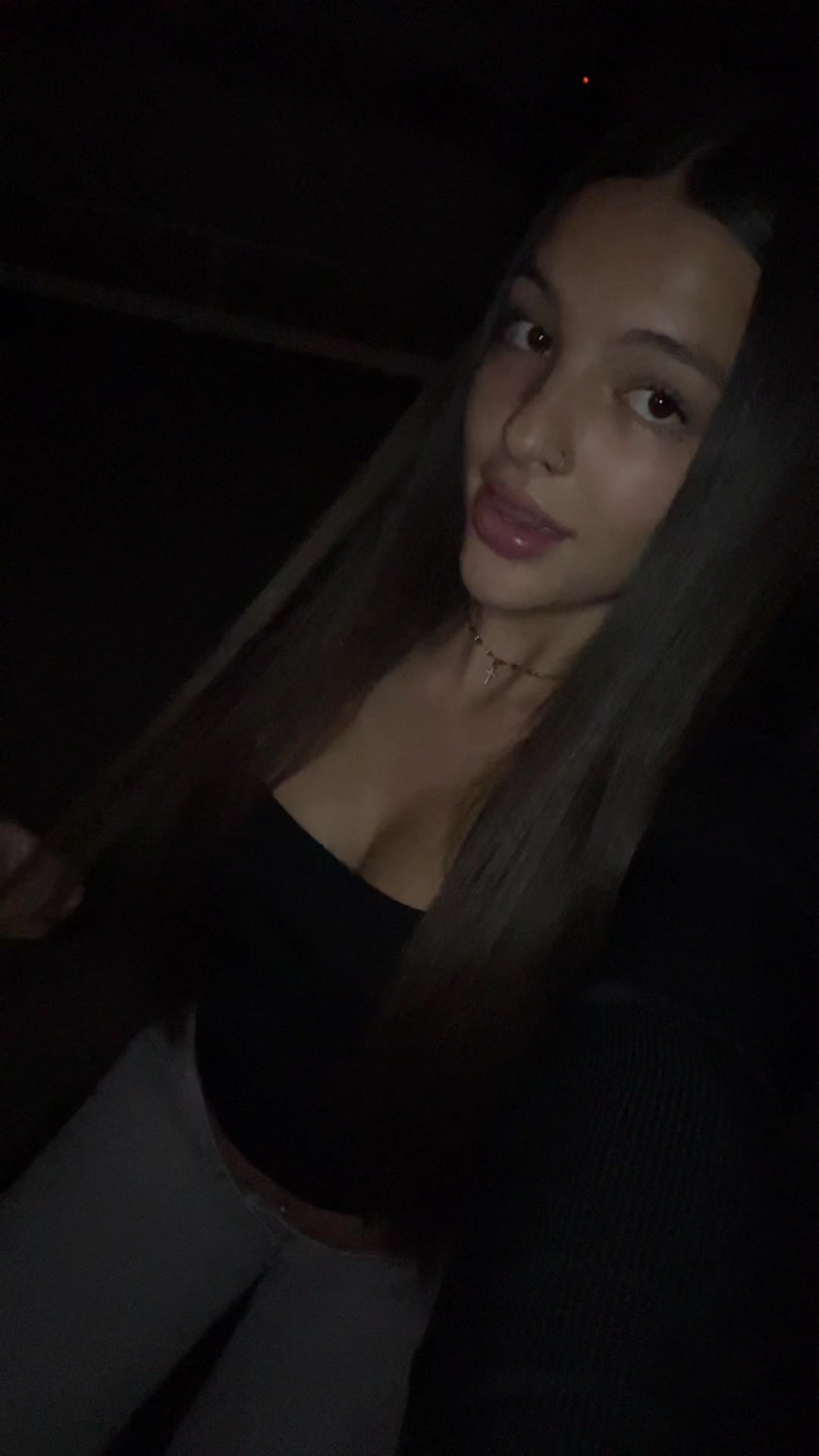 @bella.