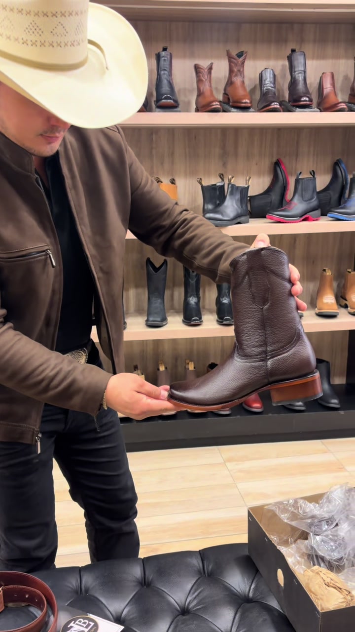 @Lara Boots