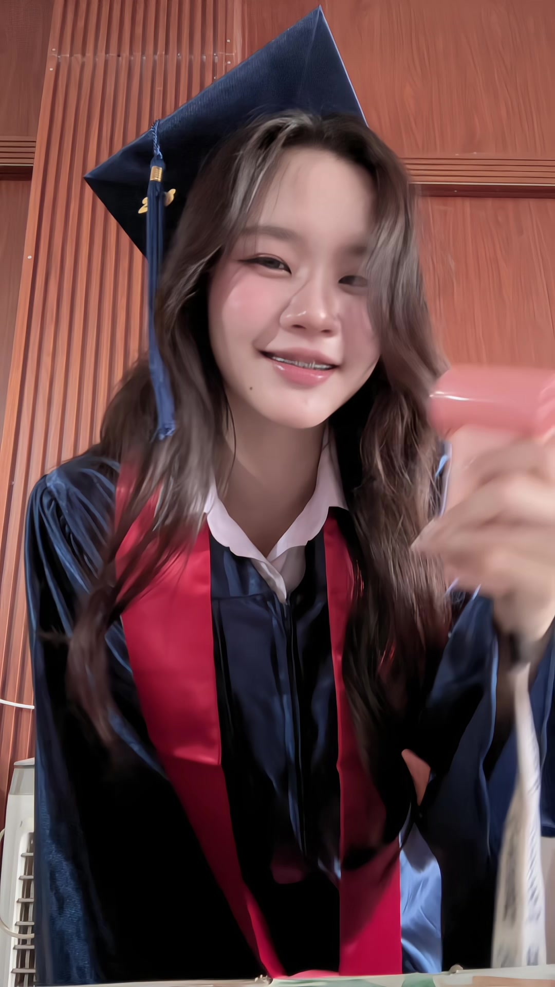 @ລາດີ້