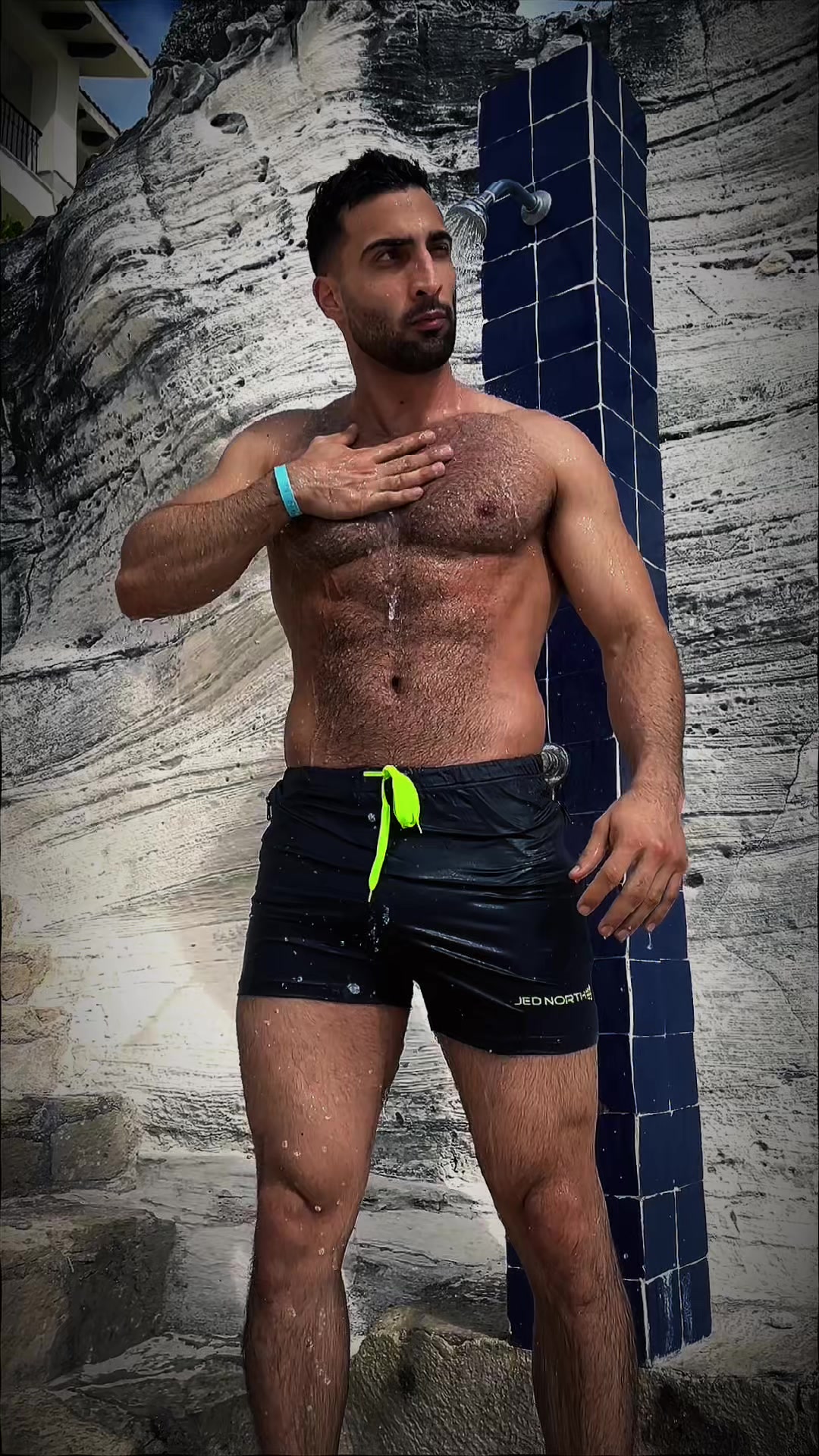 @RezzzV