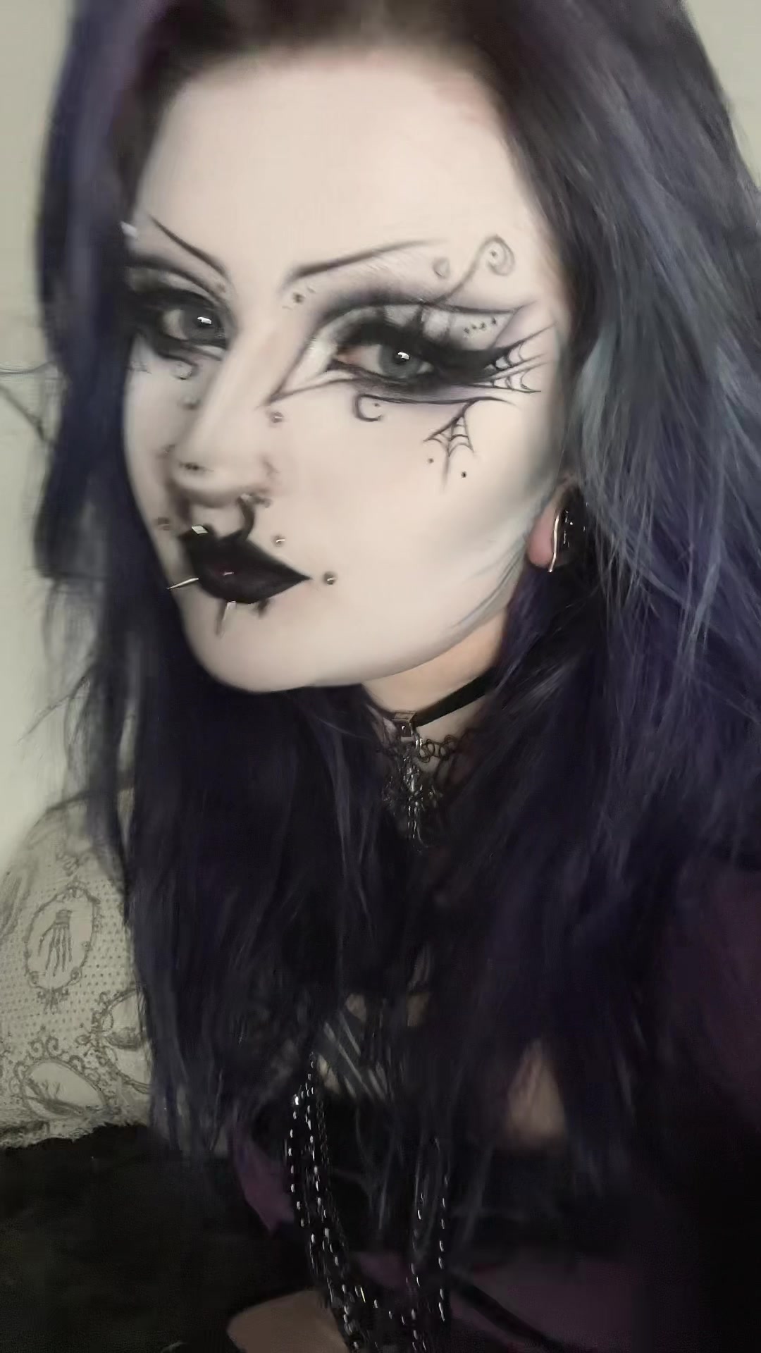 @☠︎︎𝘪𝘴𝘴𝘺☠︎︎