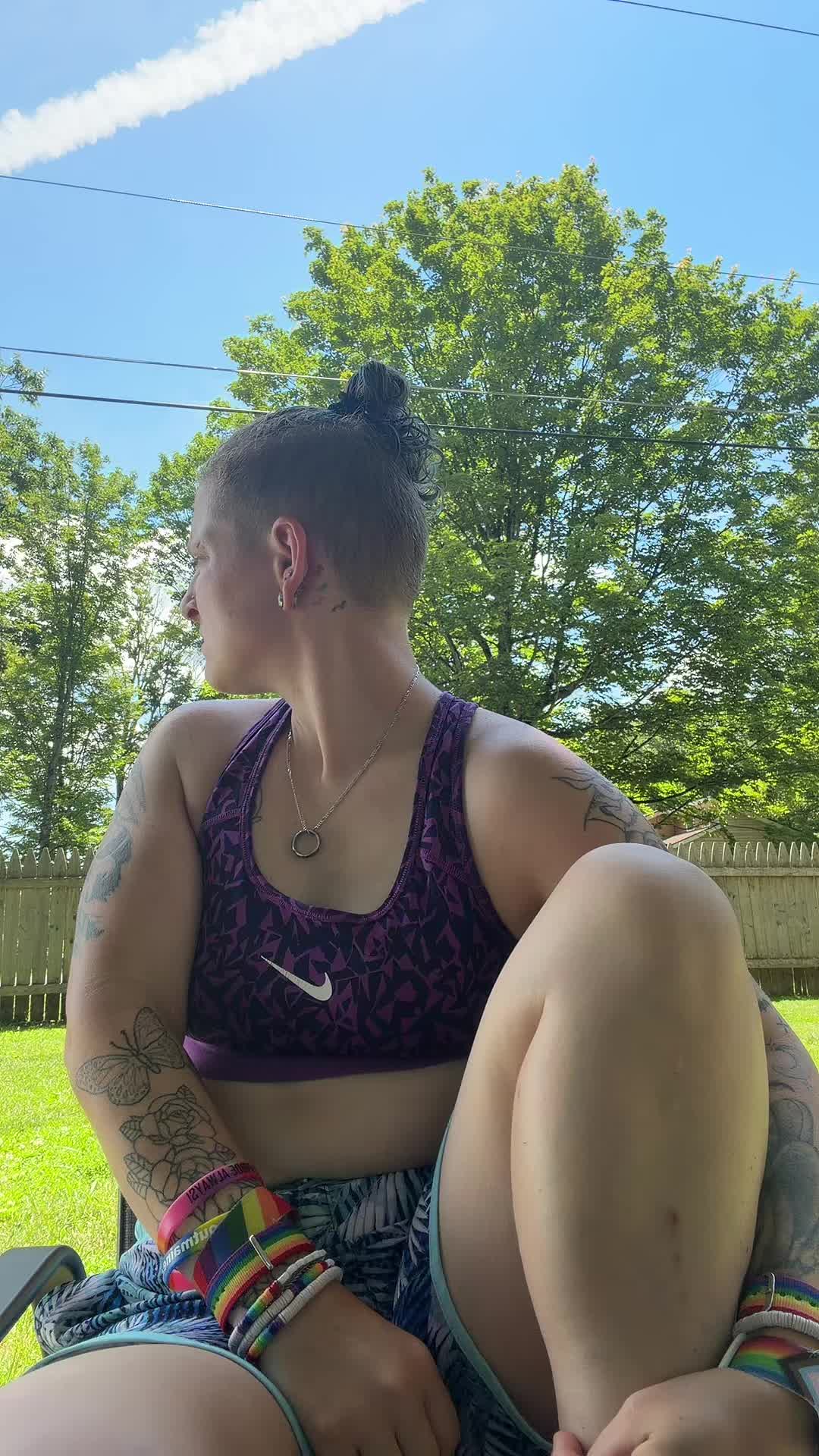 @lezbo32🌈