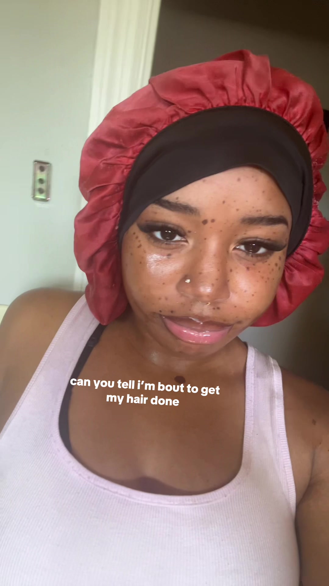 @👩🏽🦰