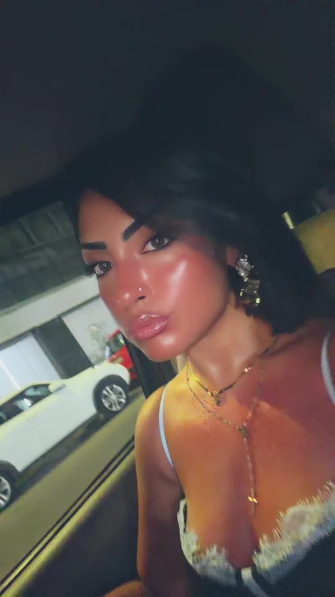 @Ilaria_