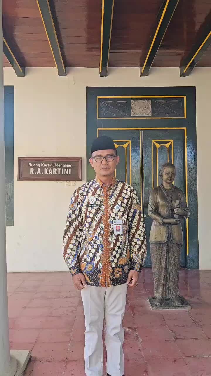 @MUTAQIN STAF AHLI BUPATI
