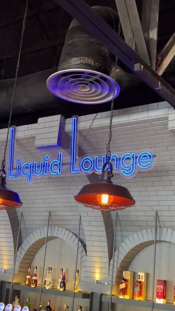 @Liquid Bar & Restaurant