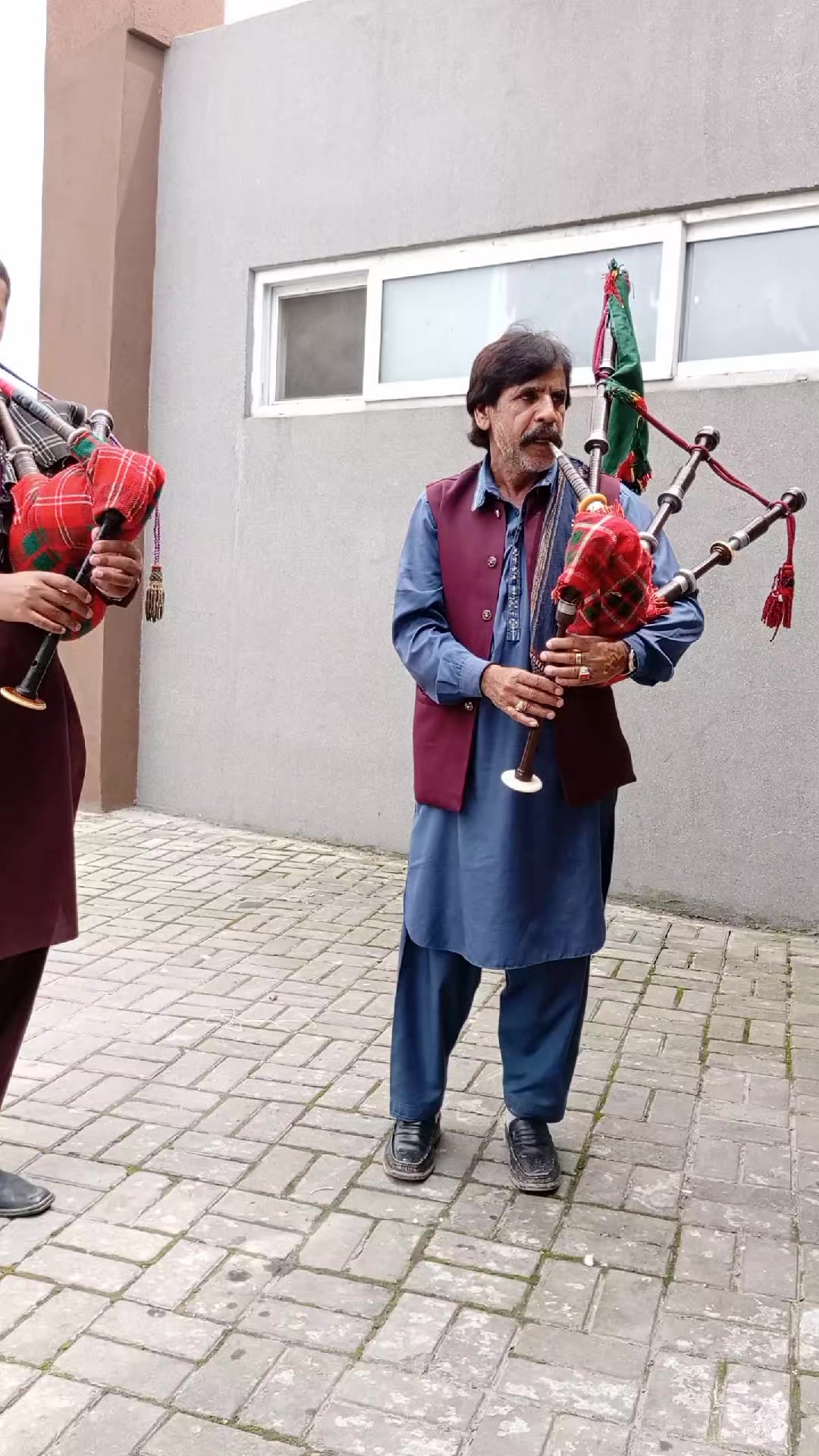 @Hamad kashmiri