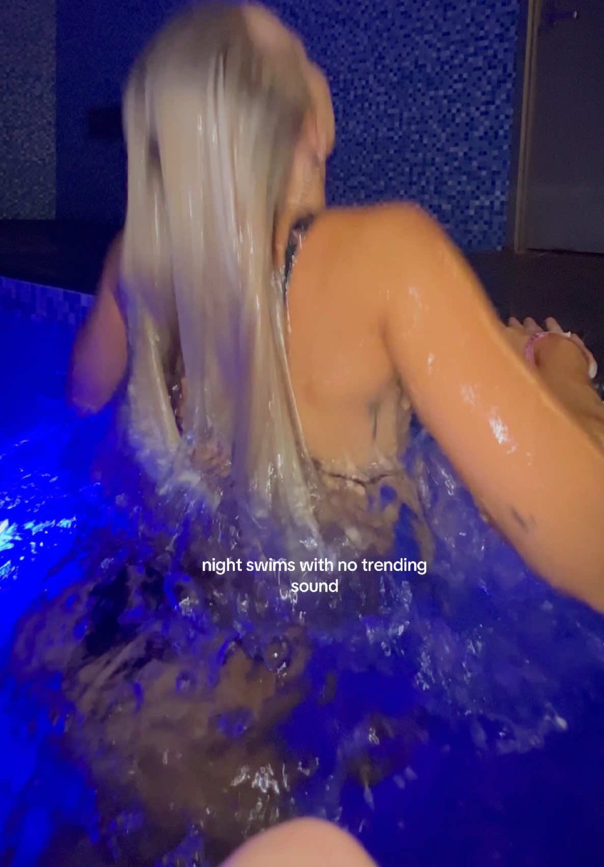 @holliechamberlain