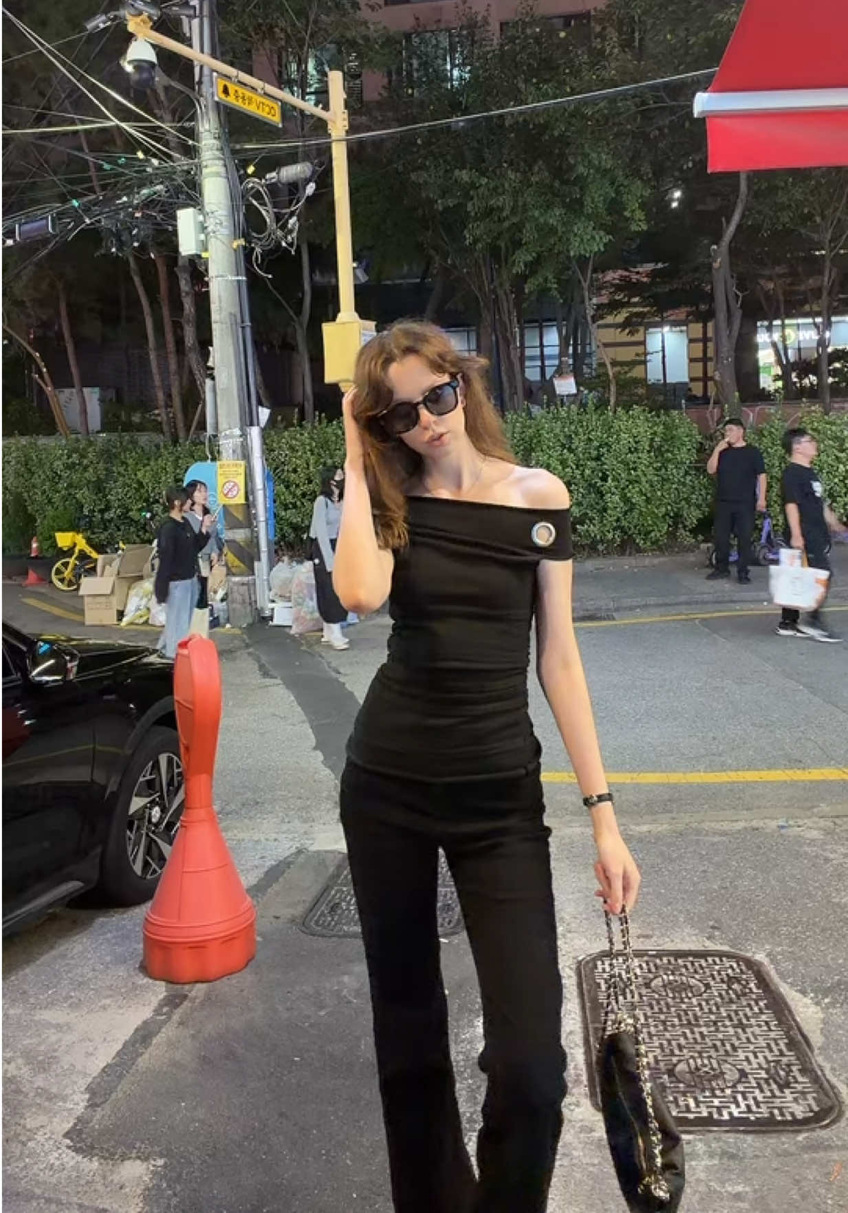 @inst: callmeviplease