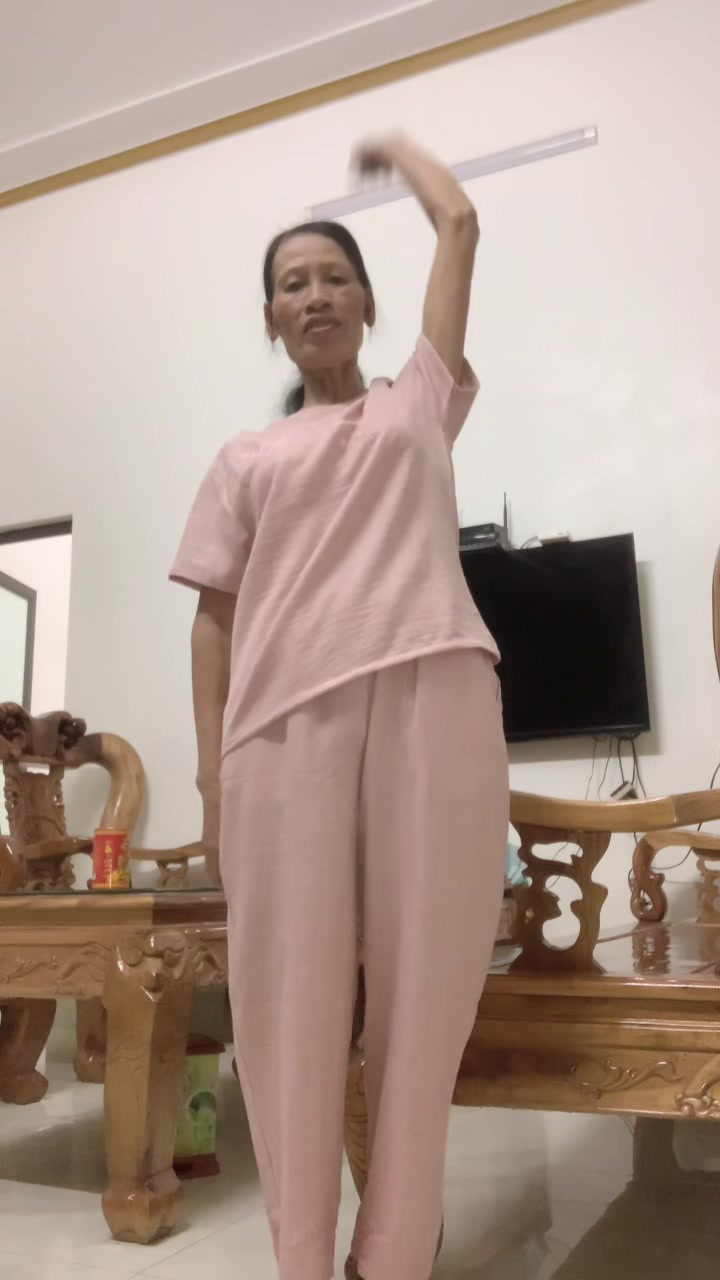 @Cụ b&agrave; phong c&aacute;ch