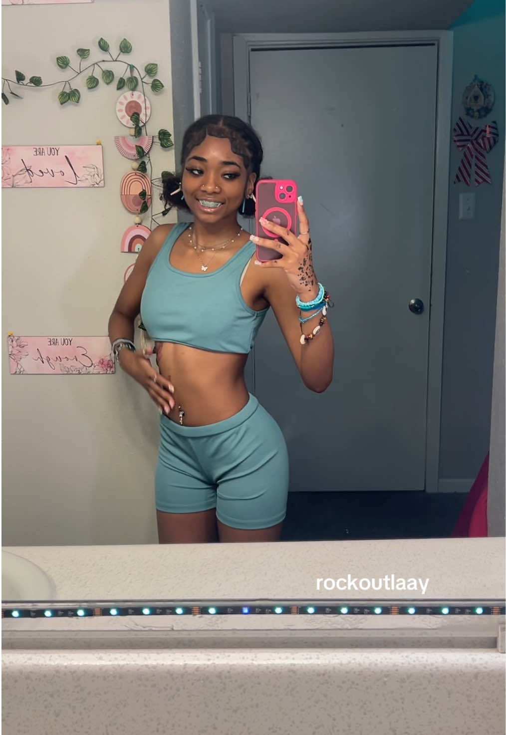 @rockoutlaay
