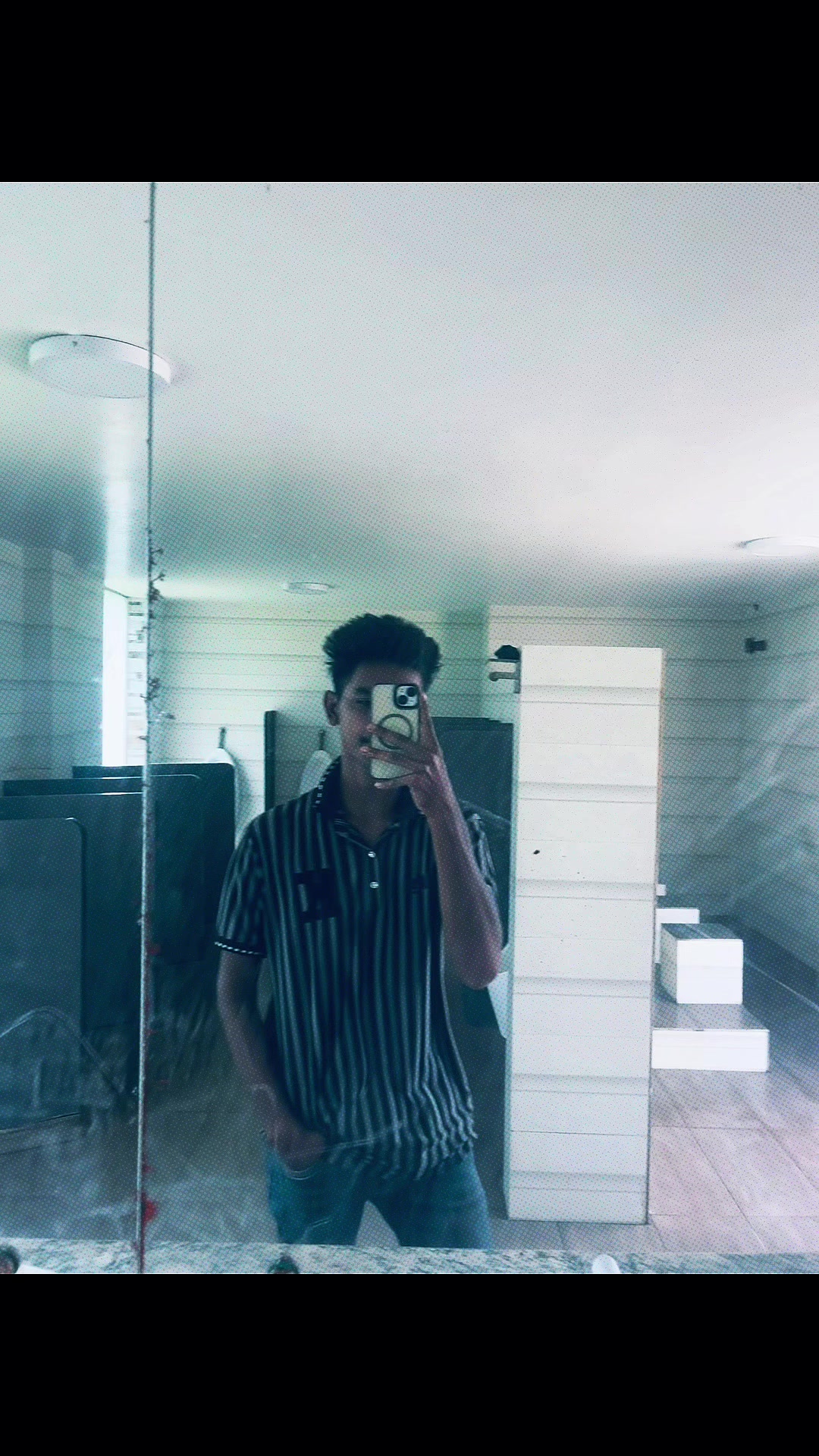 @Mor B I S W A S…..🤍