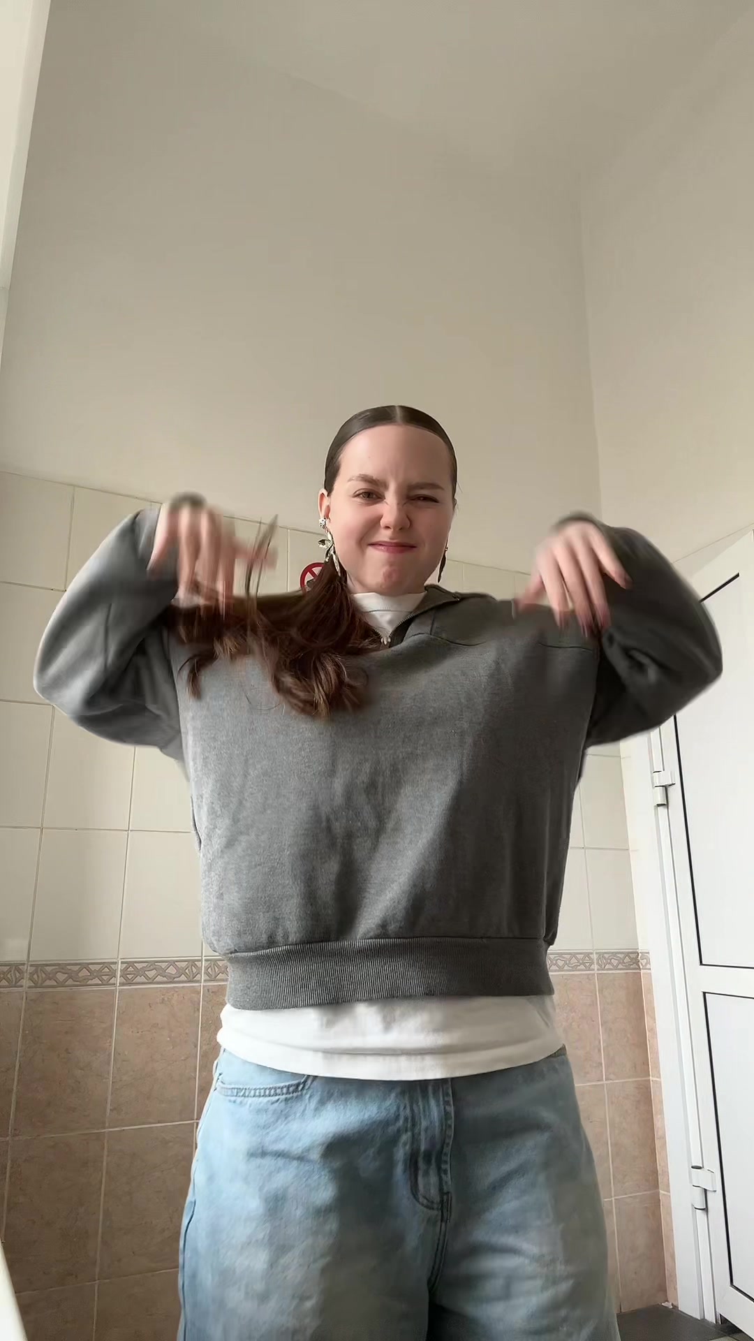 @THESSONYAA