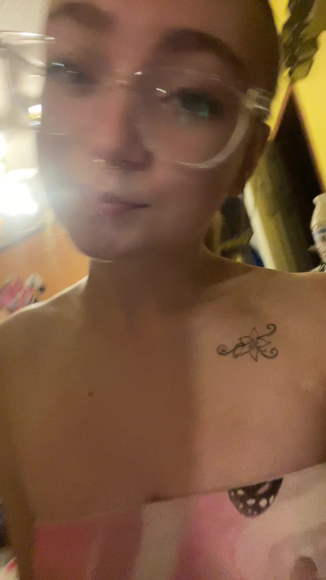 @😻