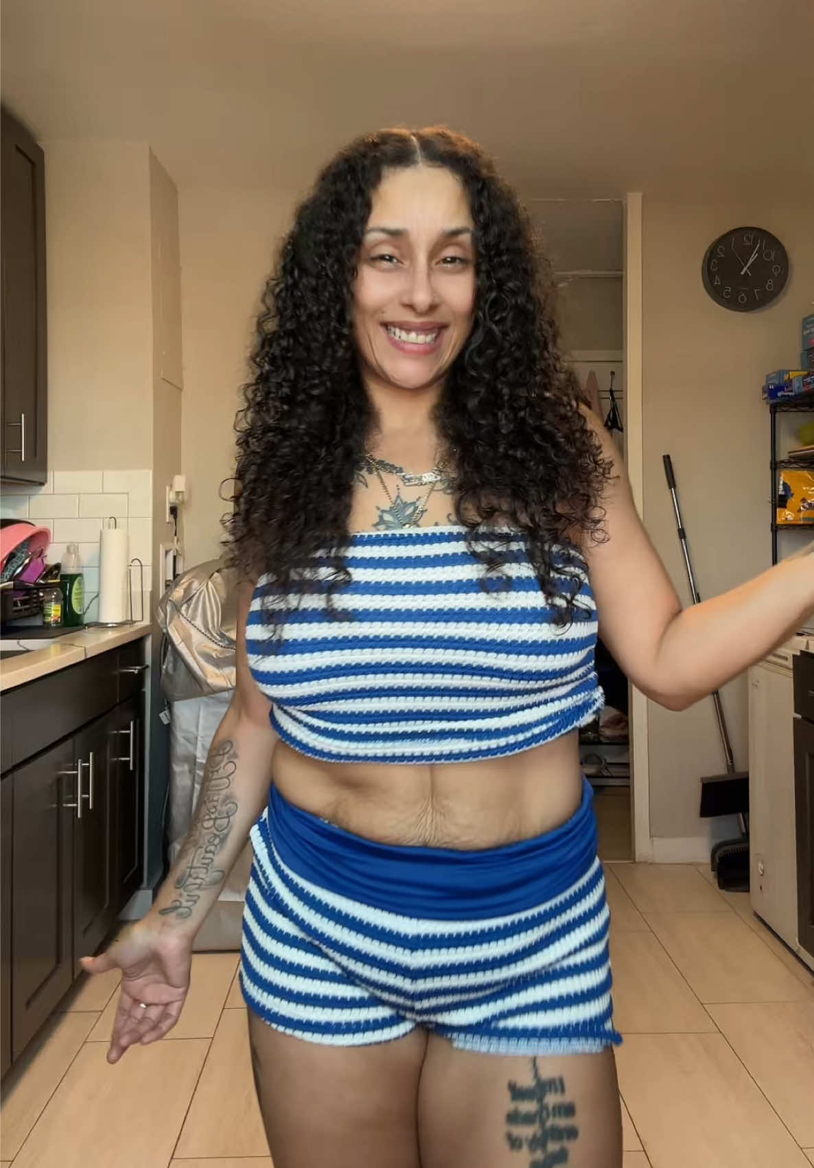 @momof4