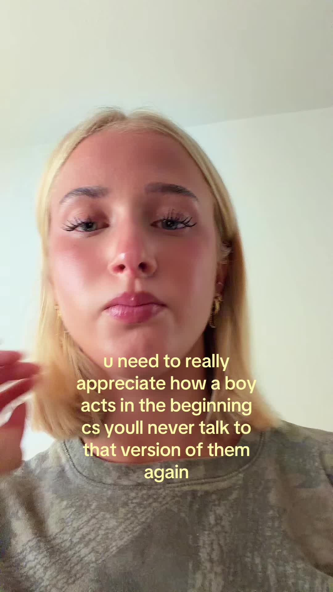 @theelliebarker