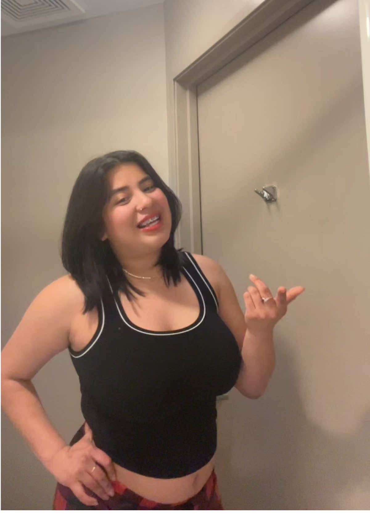 @Monica._.us