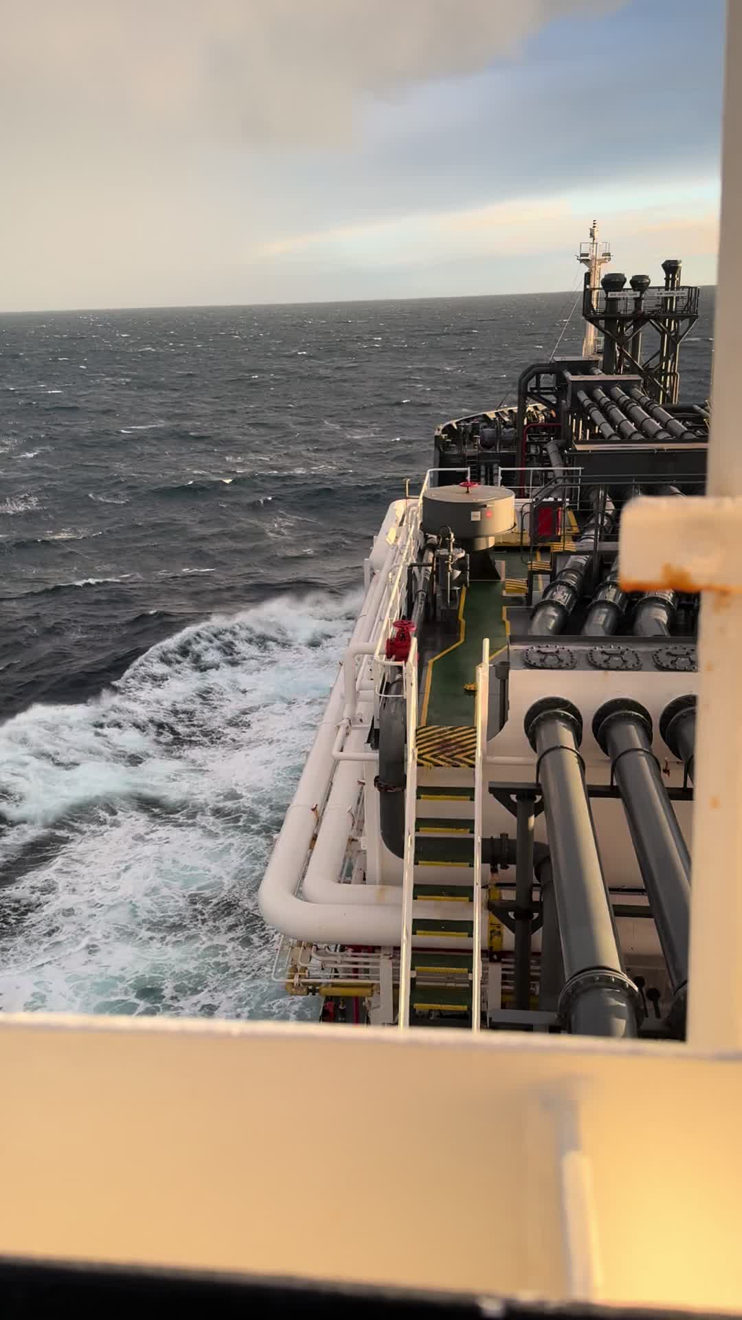 @sᴜɴɴʏ ʙʀɪɢʜᴛ☀️⚓️🚢🌊