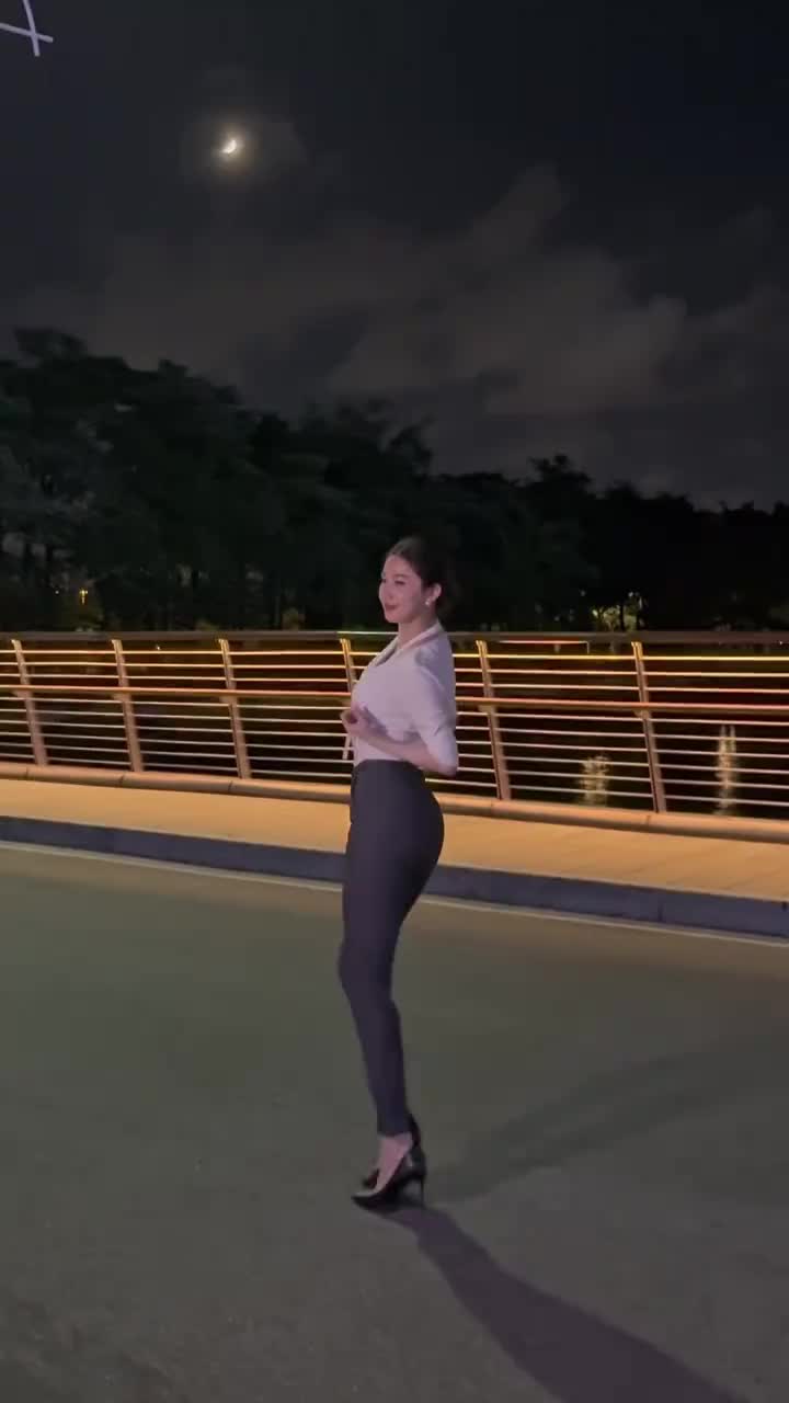 @Sally 雪莉 大笑笑