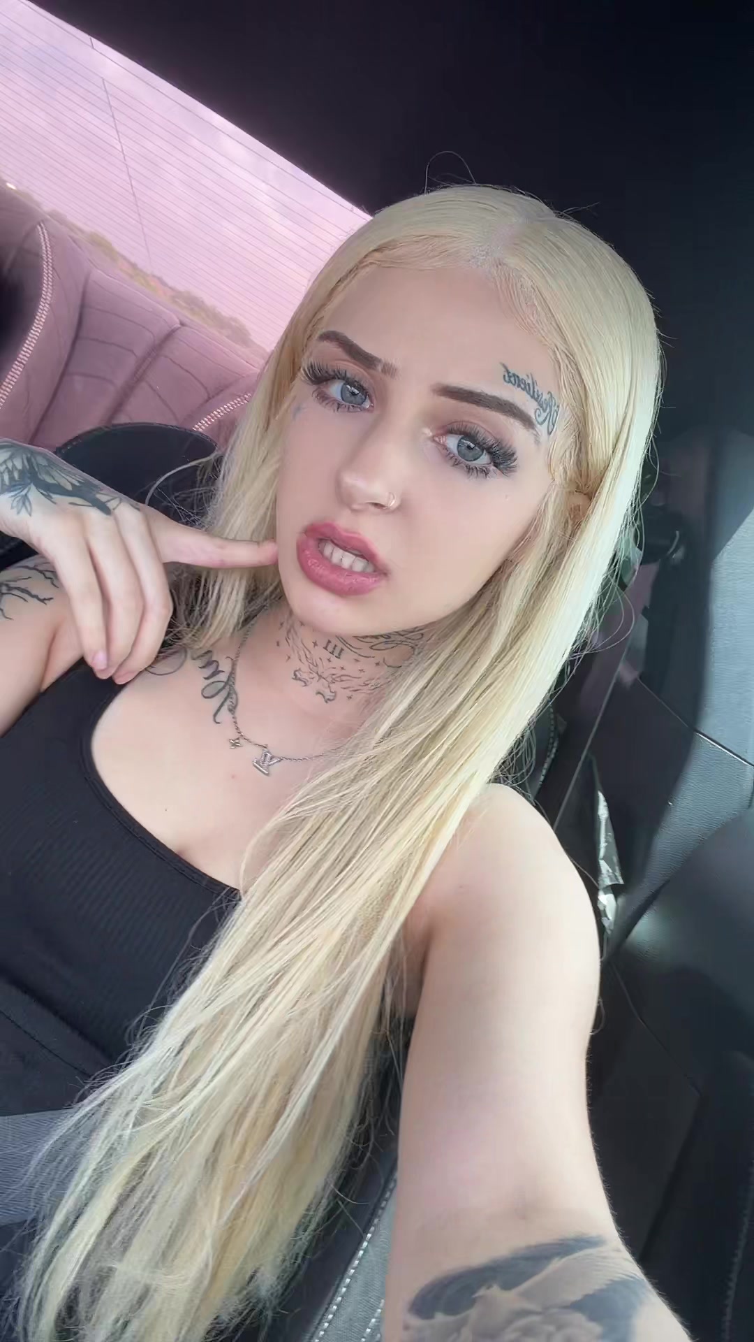 @Lilyrrrose