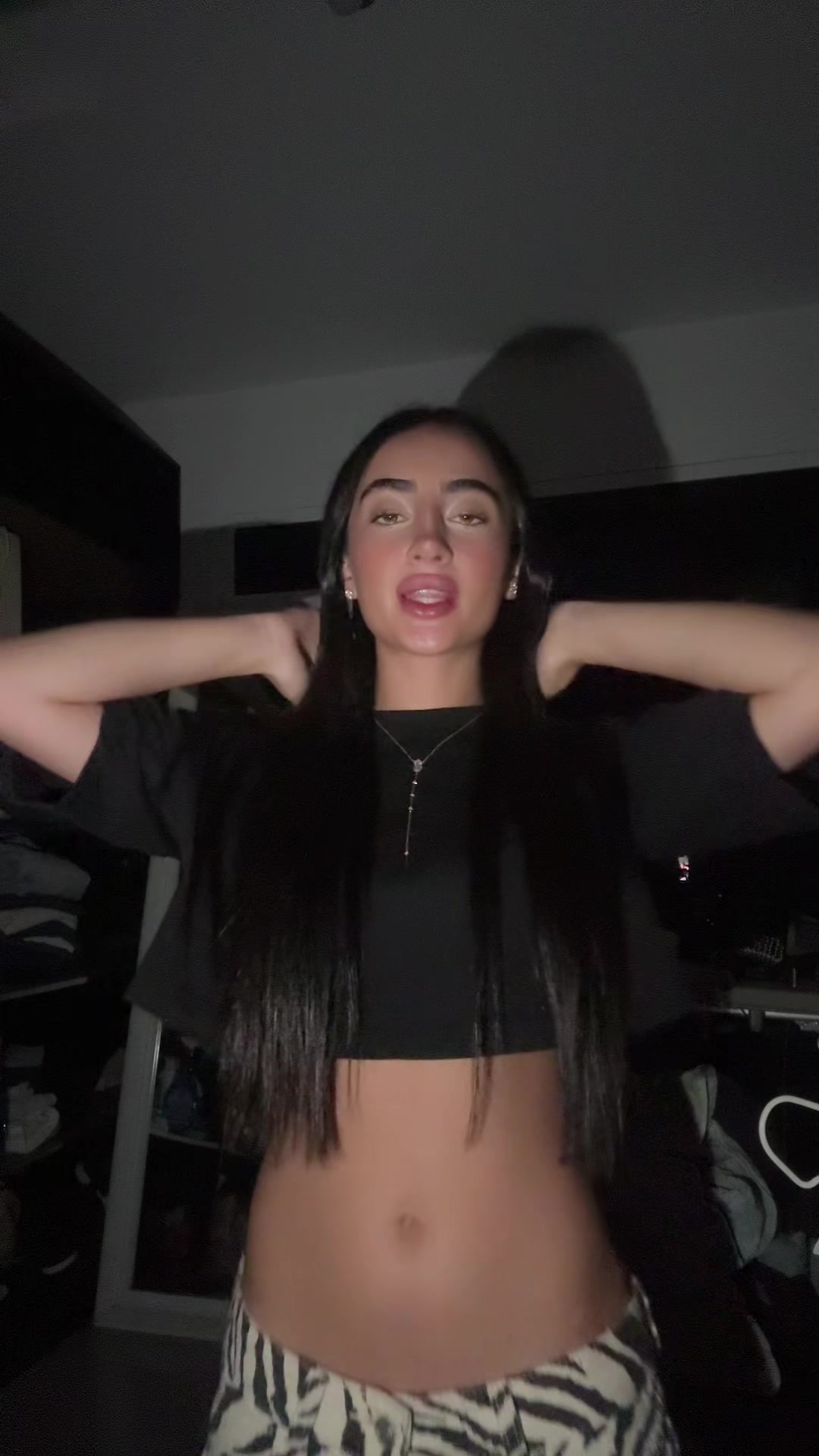 @אגם שוקרי-החלקות שיער