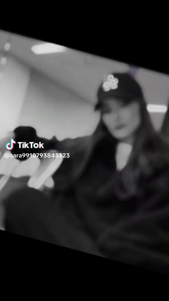 @ام يزون🧸🖤🌑