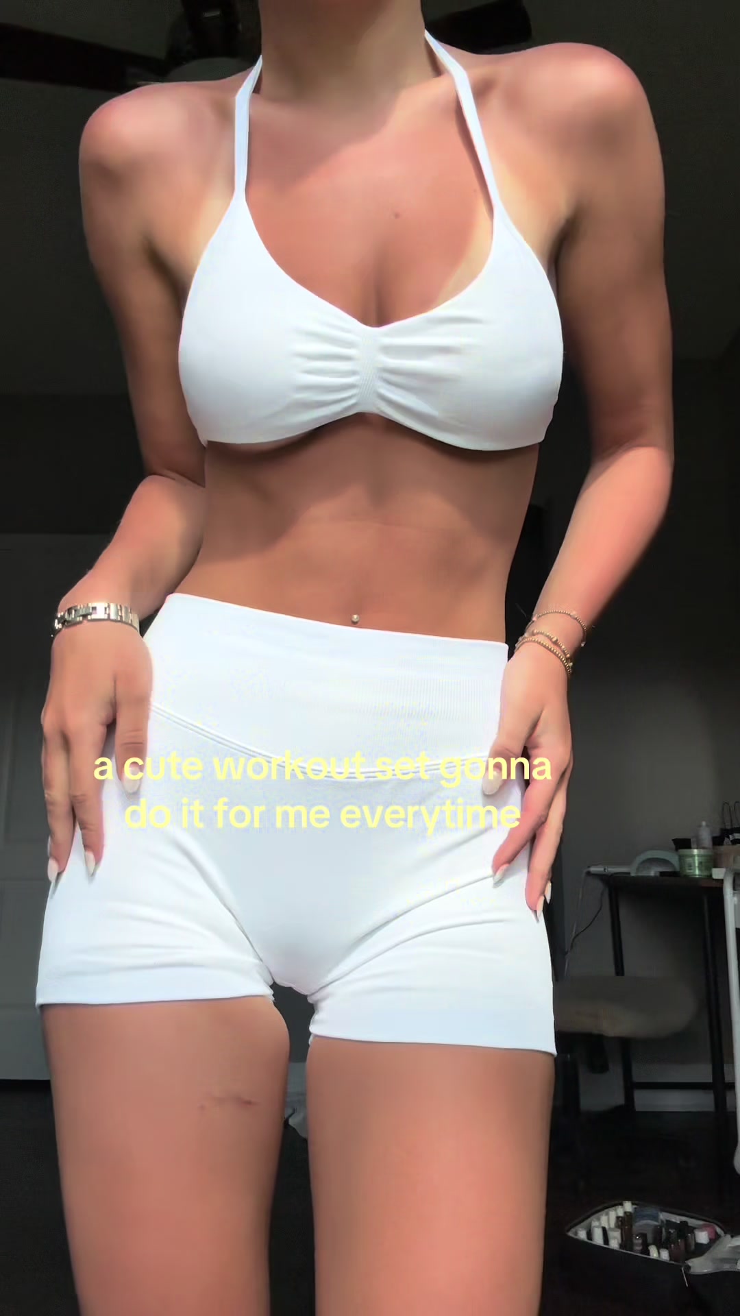 @shopchloemhollis